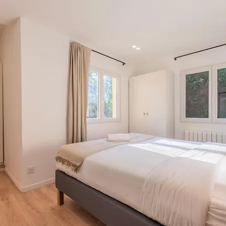 Vakantiehuis Maison 3 Et 2 Salle De Bain Avec Jardin Tourcoing