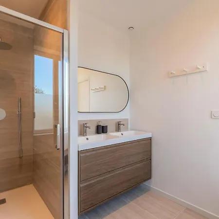 Vakantiehuis Maison 3 Et 2 Salle De Bain Avec Jardin Tourcoing